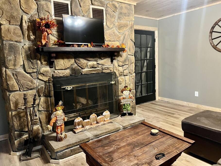 Vila Moonshine Manor-Pets Ok-W/D-Pool Table-Arcade-Hot Tub Gatlinburg Exteriér fotografie